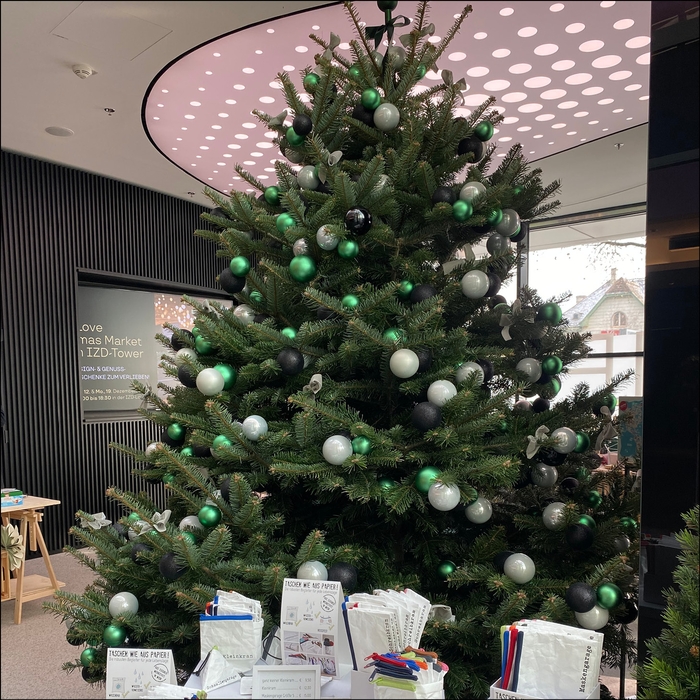 IZD Tower Kundenbindung Weihnachtsbaum