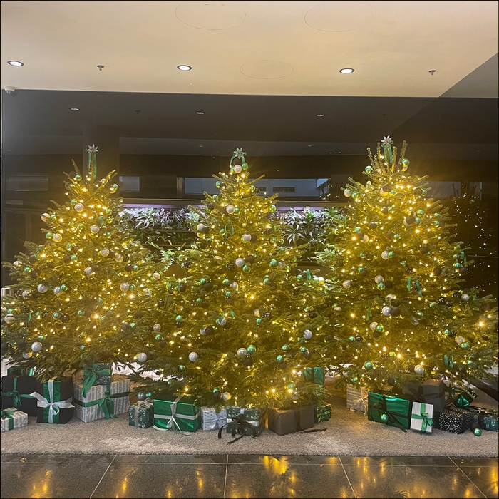 IZD Tower Kundenbindung Weihnachtsbäume