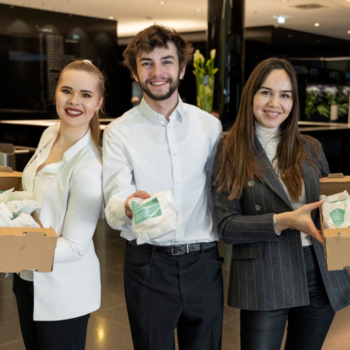 IZD Tower Faschingstag Gruppenfoto Verteiler