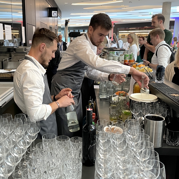 ICON After work party barkeeper