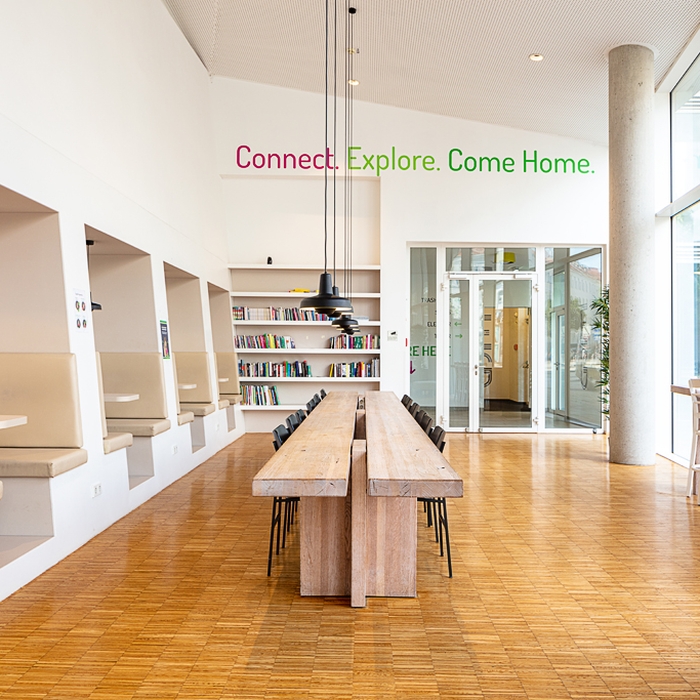 Auf dem Bild ist die Lobby des MILESTONE Vienna Prater zu erkennen.