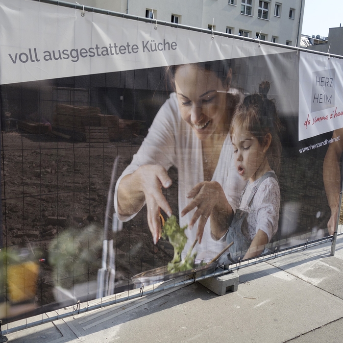 Herz & Heim Bauzauntransparent Küche