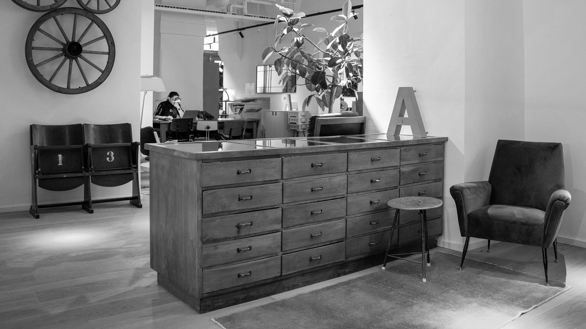 Altes Möbel aus der Post